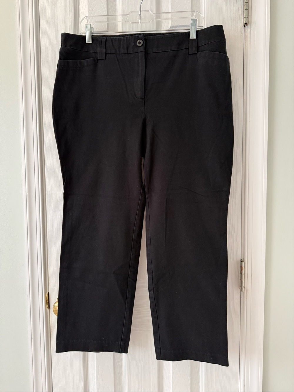 Chico's Black Ankle-Length Straight Cropped Jeans